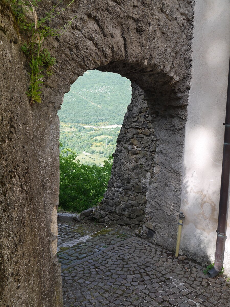 Stone archway over a street in Canistro Superiore