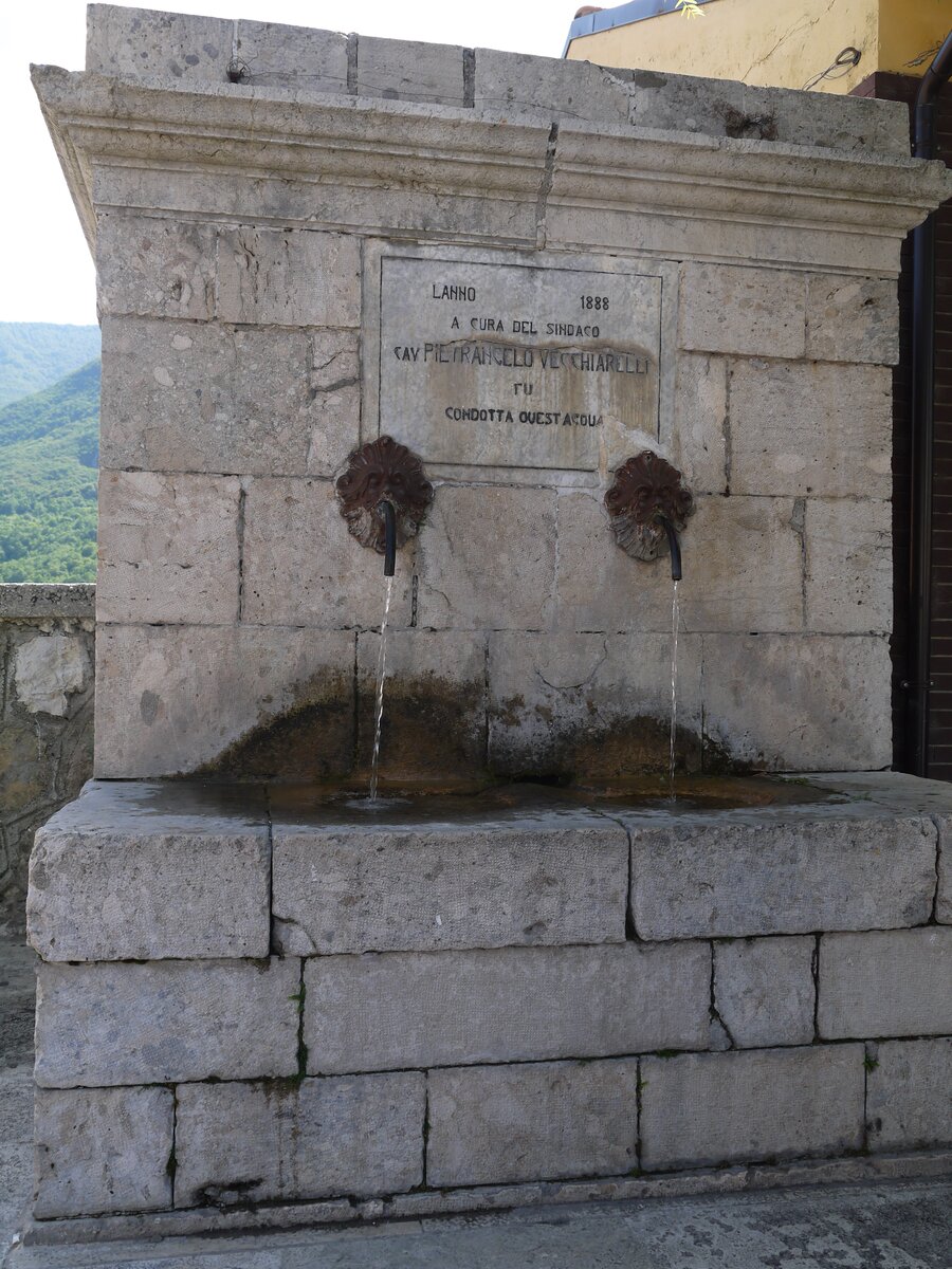 Fountain dated 1888, dedicated to mayor Pietrangelo Vecchiarelli, the source of the palazzo's name