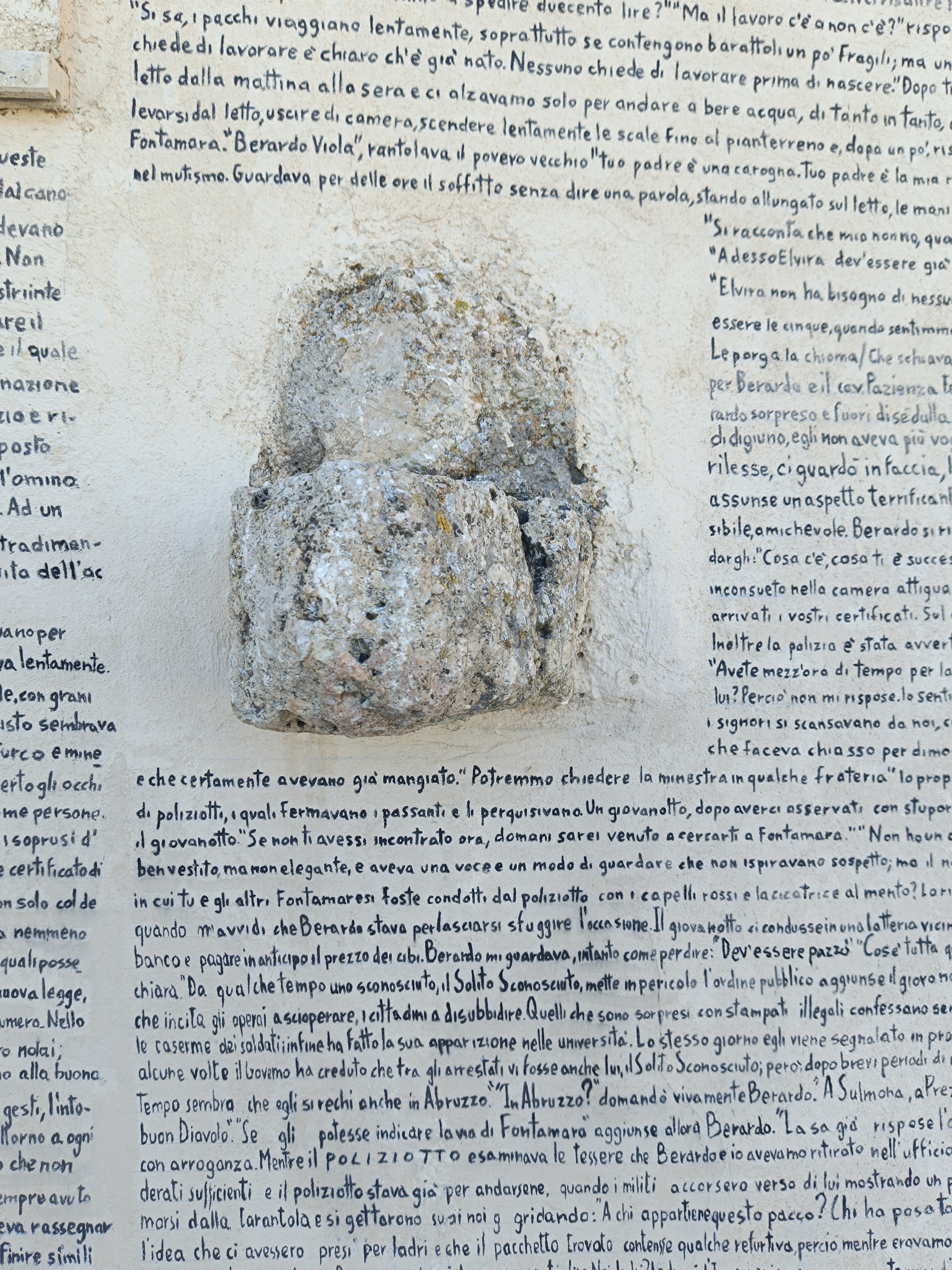 The complete text of Fontamara by Silone written on a wall in Aielli